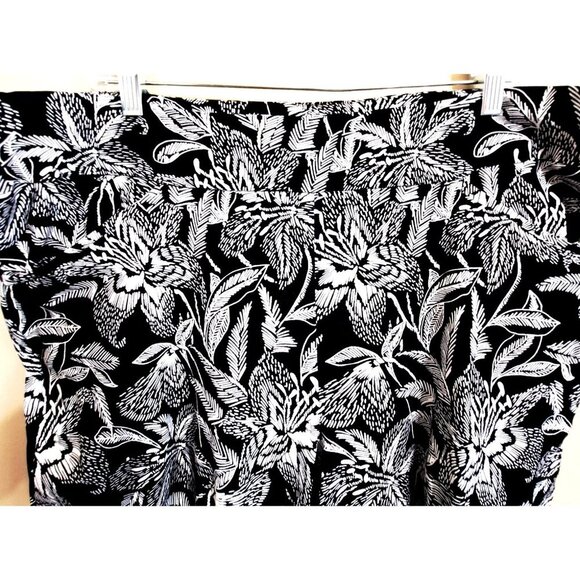 Perfect Stretch by Chico's 3.5 (Xl-XXL) Black Leaf Print Pants 28" Inseam FLAW - Picture 5 of 6